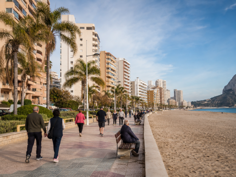Calpe apartments, beach promenade and Mediterranean lifestyle